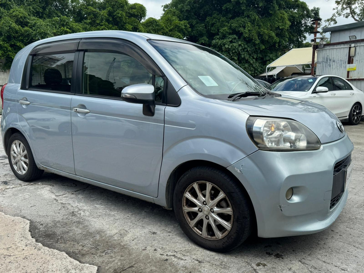 TOYOTA PORTE 2013
