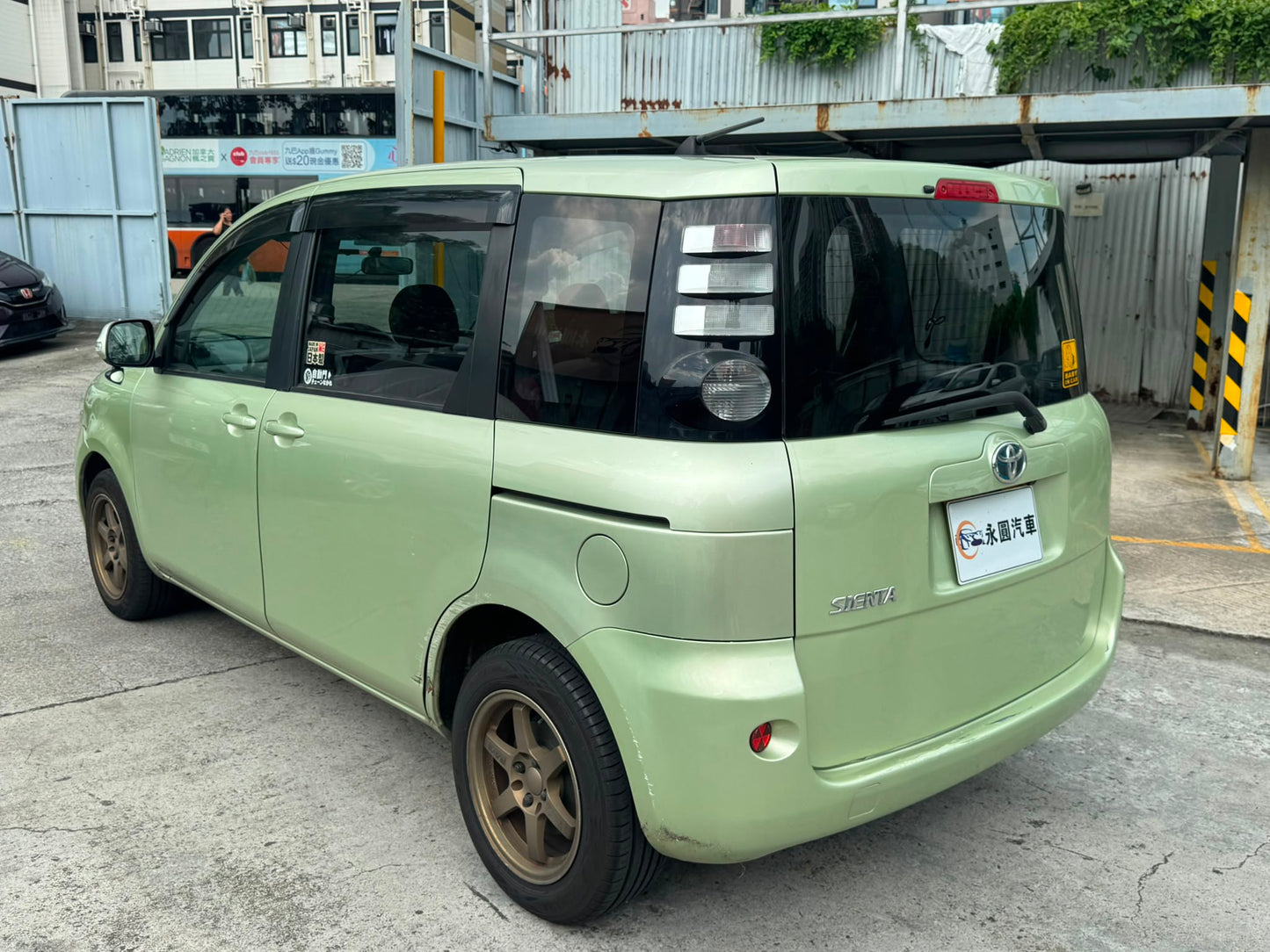 TOYOTA SIENTA 2009