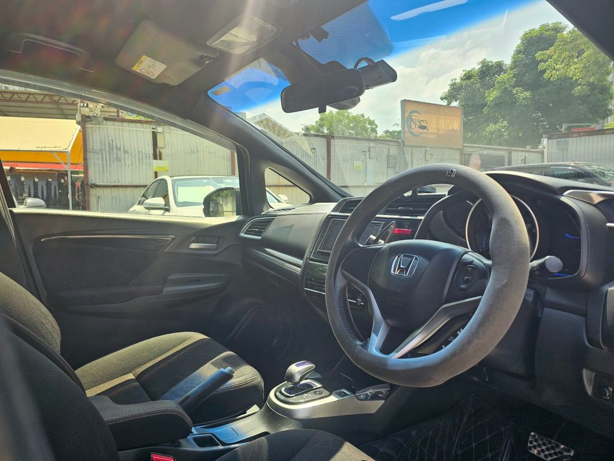 Honda Fit Hybrid 2015