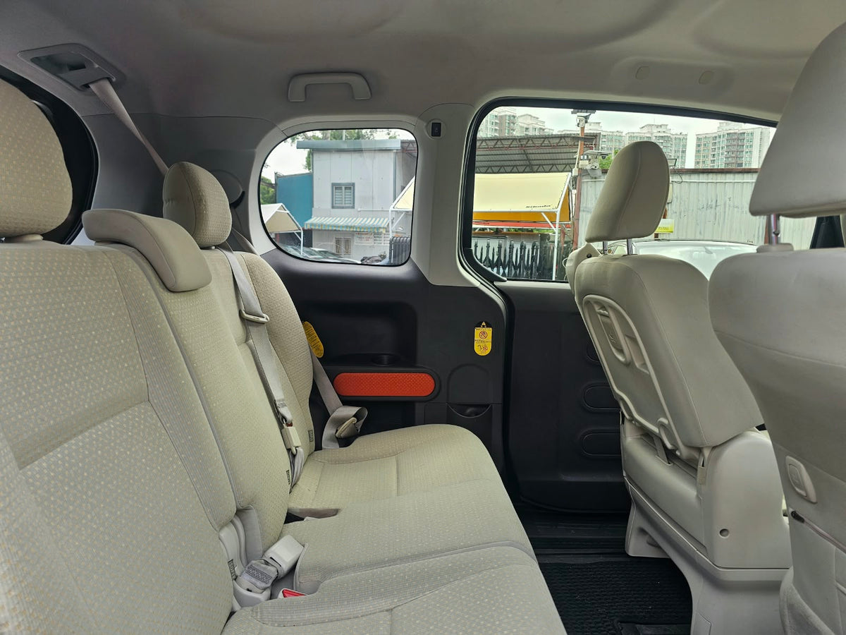 TOYOTA SPADE 2012