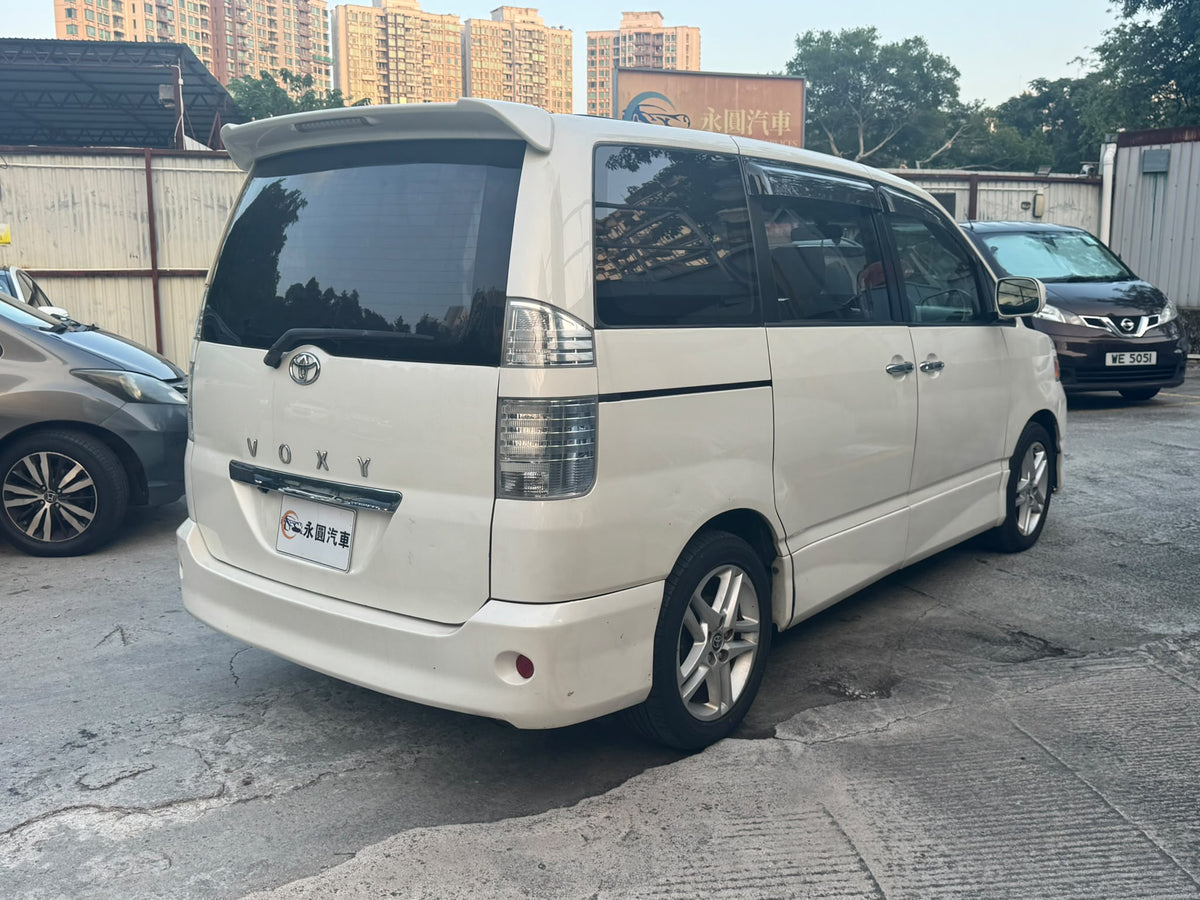 TOYOTA VOXY 2006