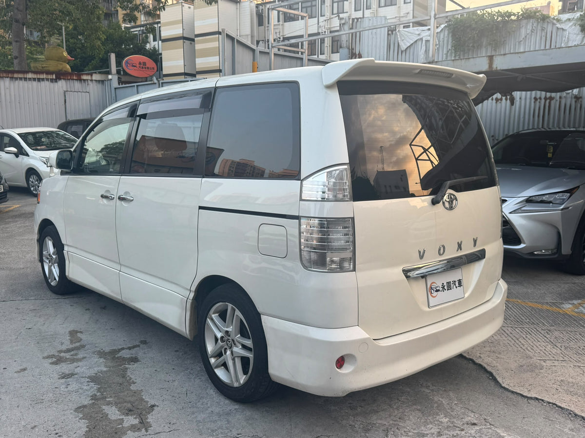 TOYOTA VOXY 2006
