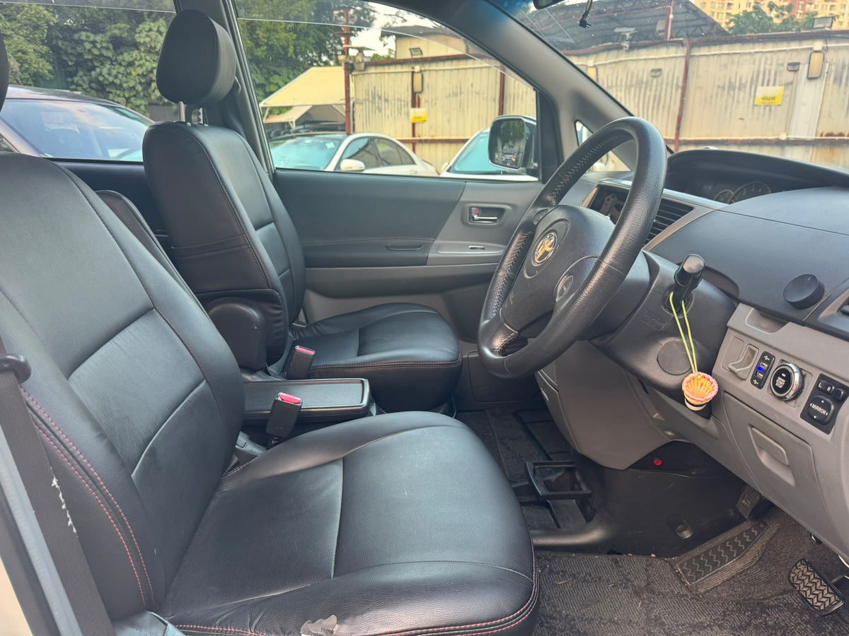 TOYOTA VOXY 2006