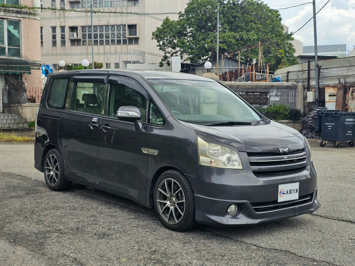 Toyota Noah 2008