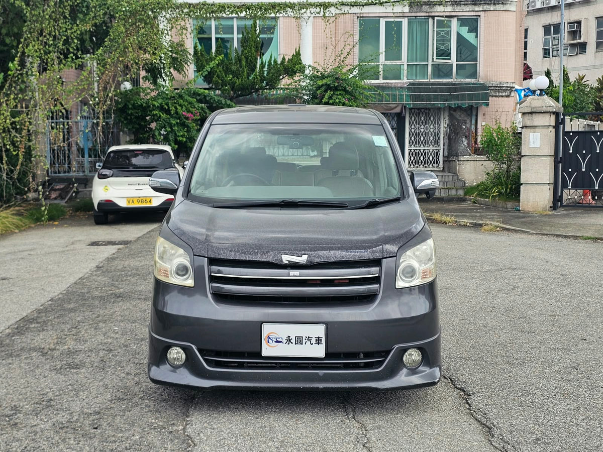 Toyota Noah 2008