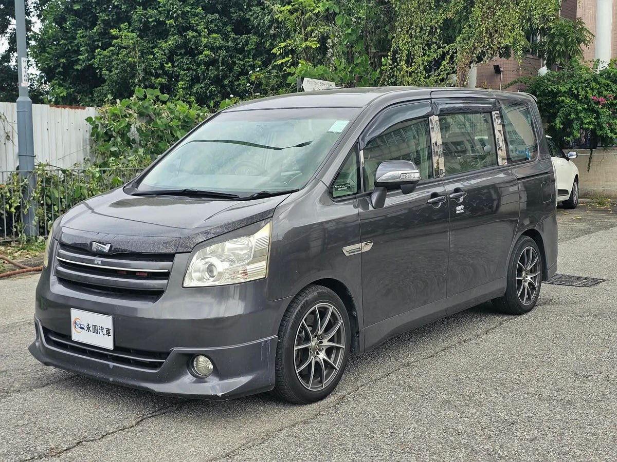 Toyota Noah 2008