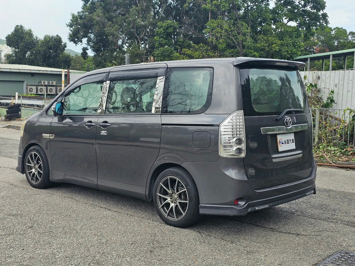 Toyota Noah 2008