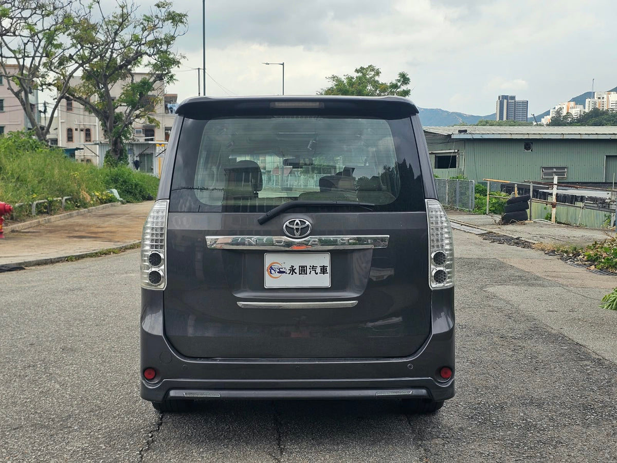 Toyota Noah 2008