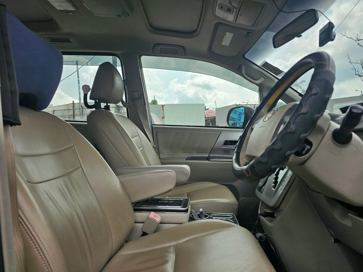 Toyota Noah 2008