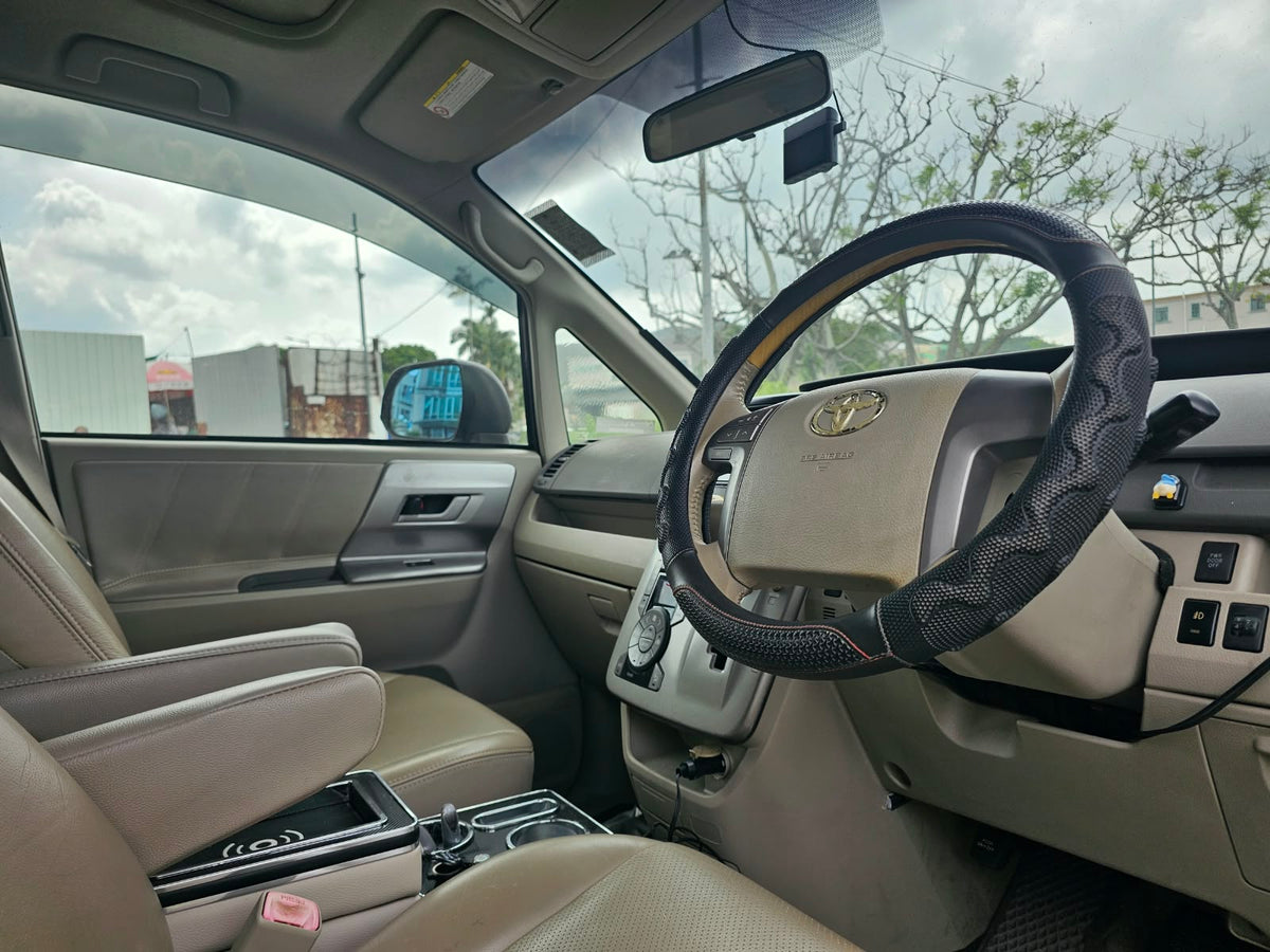 Toyota Noah 2008