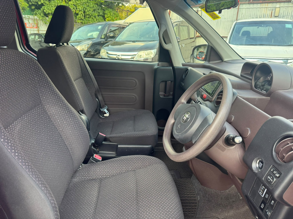 TOYOTA SPADE 2012