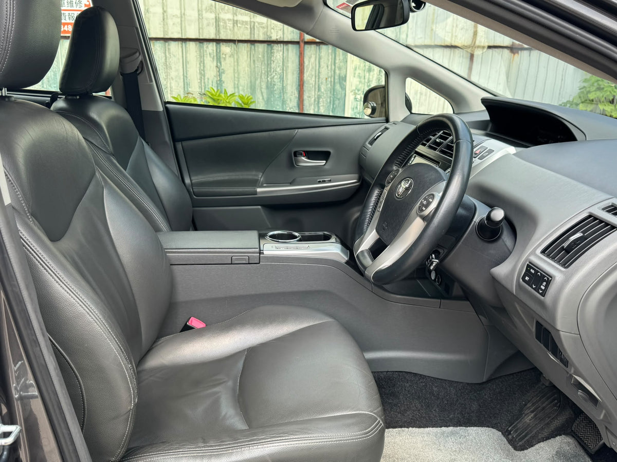 TOYOTA PRIUS V 2014