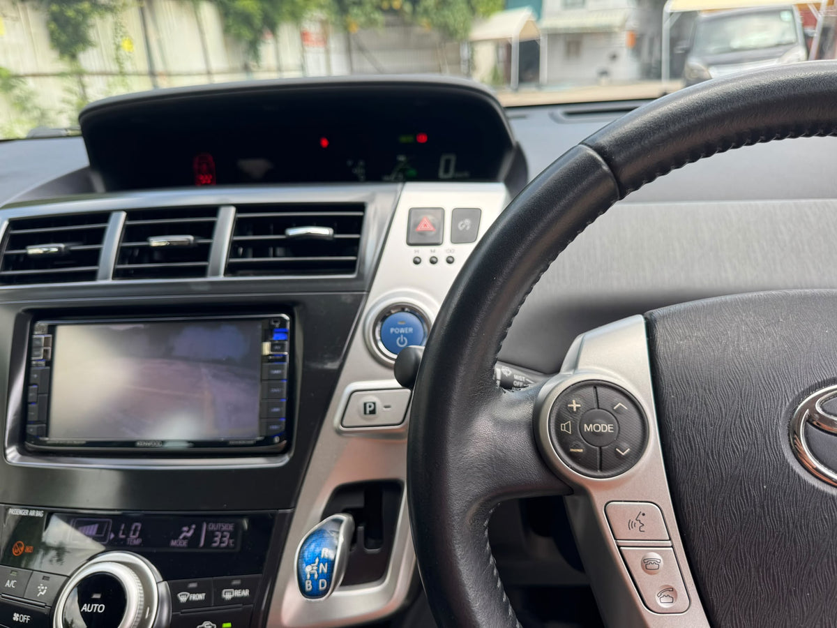 TOYOTA PRIUS V 2014