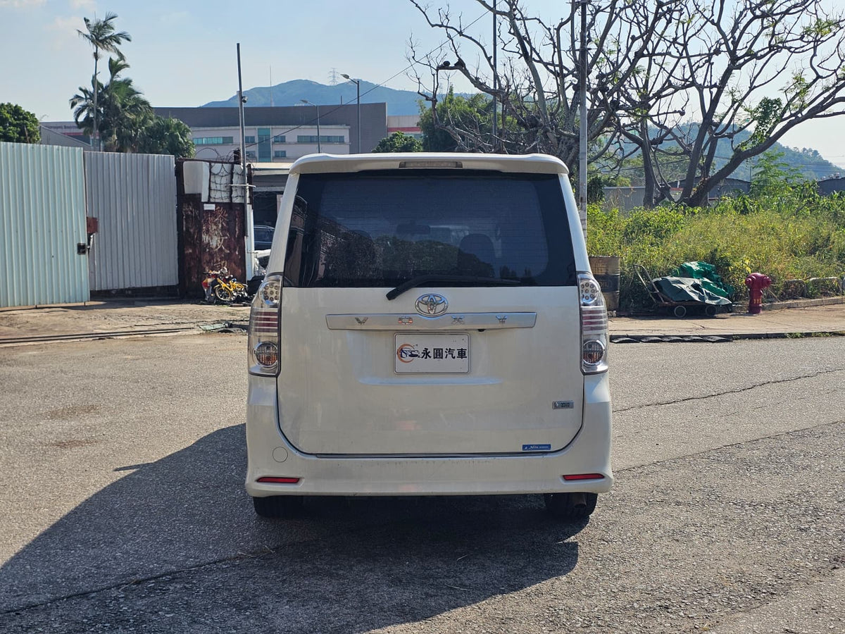 TOYOTA VOXY ZS 2009