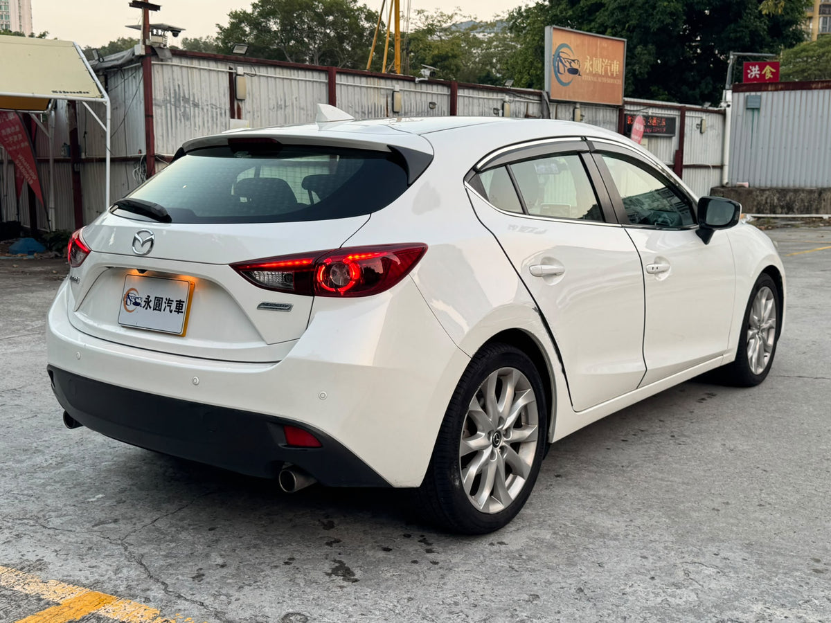 MAZDA 3 2015