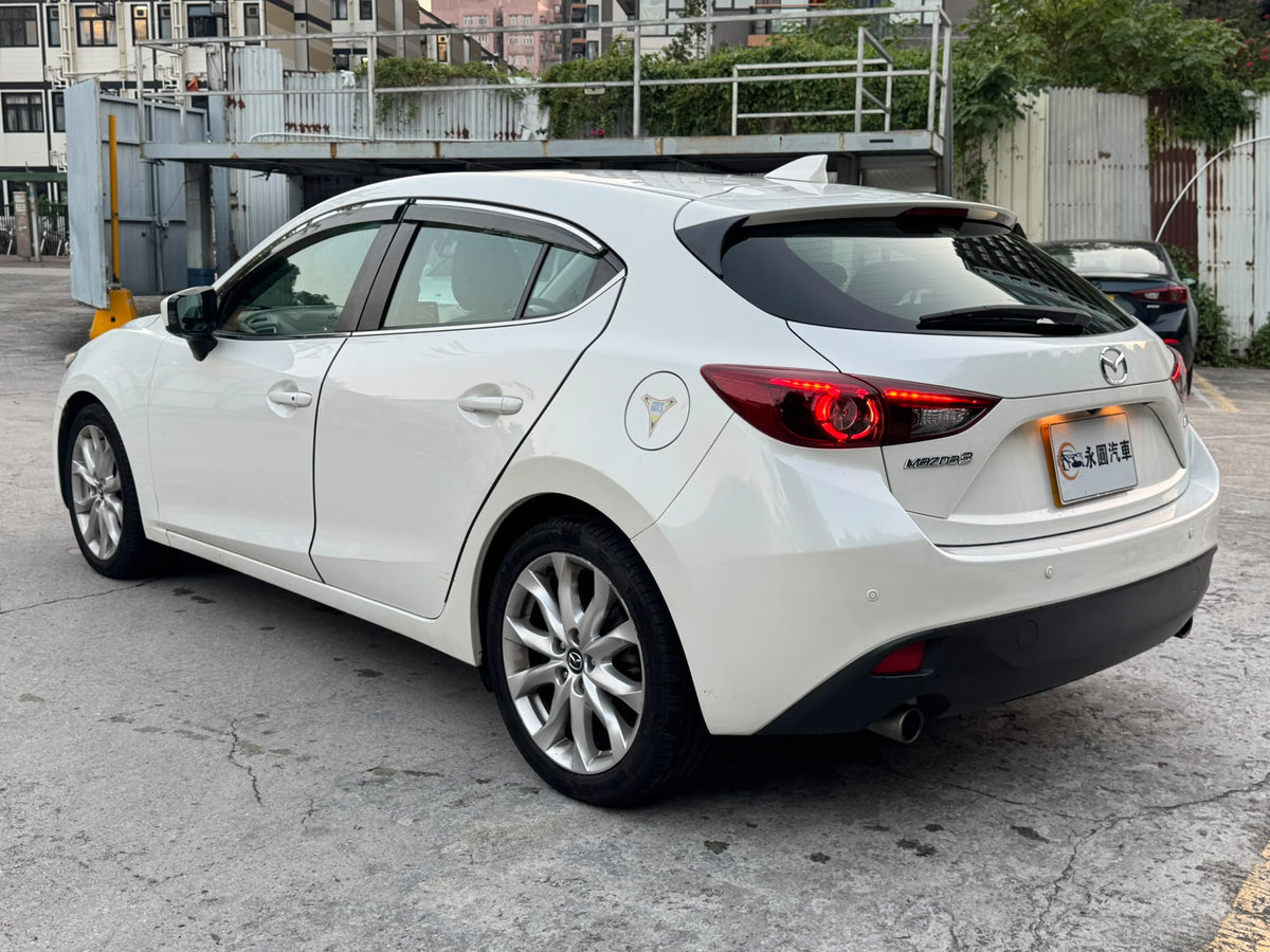 MAZDA 3 2015