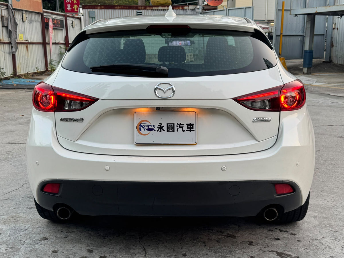 MAZDA 3 2015