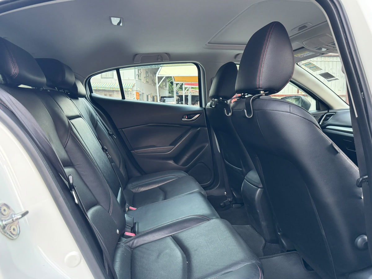 MAZDA 3 2015
