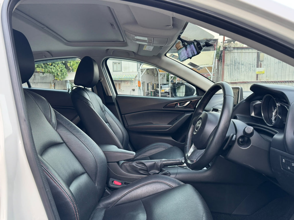 MAZDA 3 2015