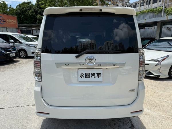 2009 Toyota Voxy