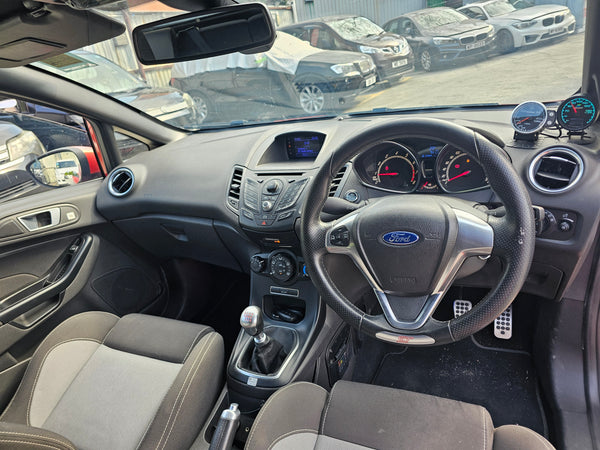 Ford Fiesta ST (MT)