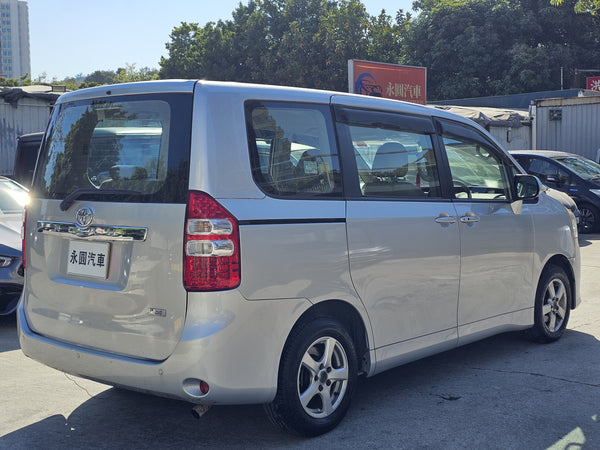 2010 Toyota Noah