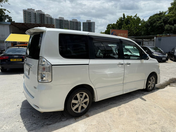 2009 Toyota Voxy