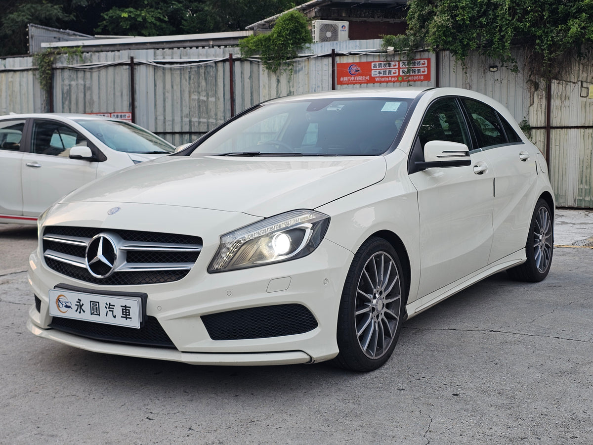 BENZ A200 2015