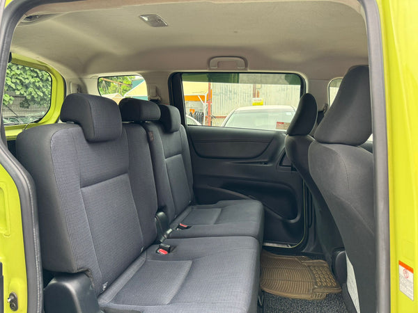 Toyota Sienta 2016