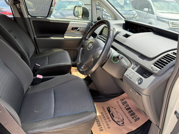 2009 Toyota Voxy