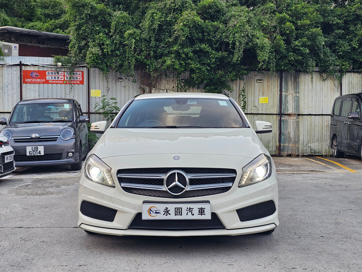 BENZ A200 2015