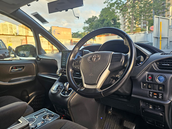 2014 Toyota Voxy Hybird