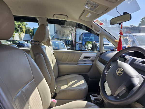 2010 Toyota Noah