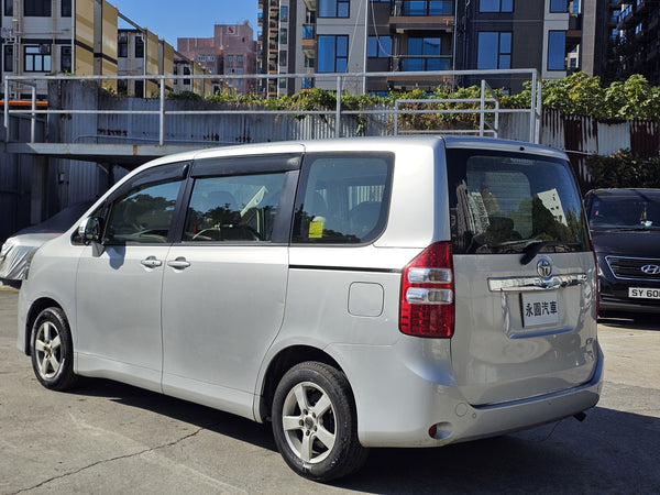 2010 Toyota Noah