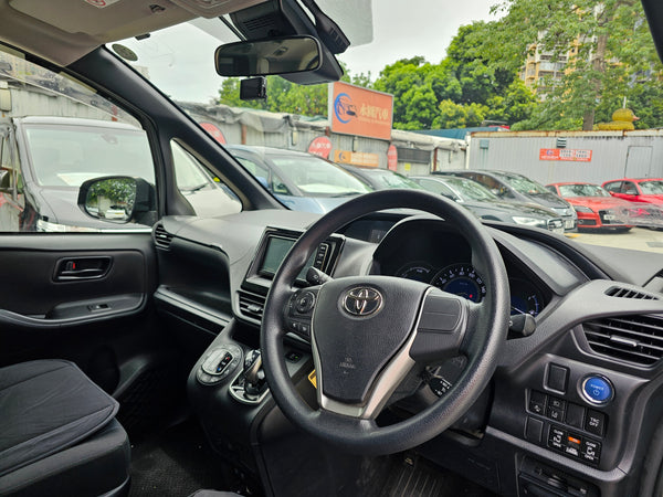 2019 Toyota Noah Hybird