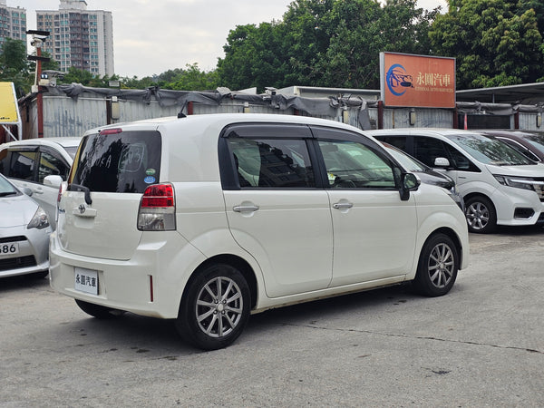 Toyota Spade 1.5 2015