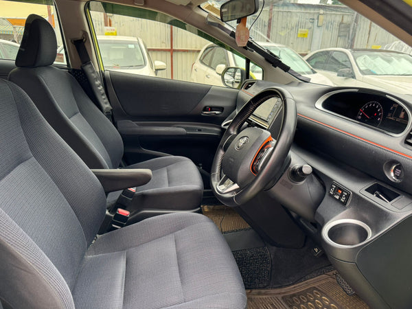Toyota Sienta 2016