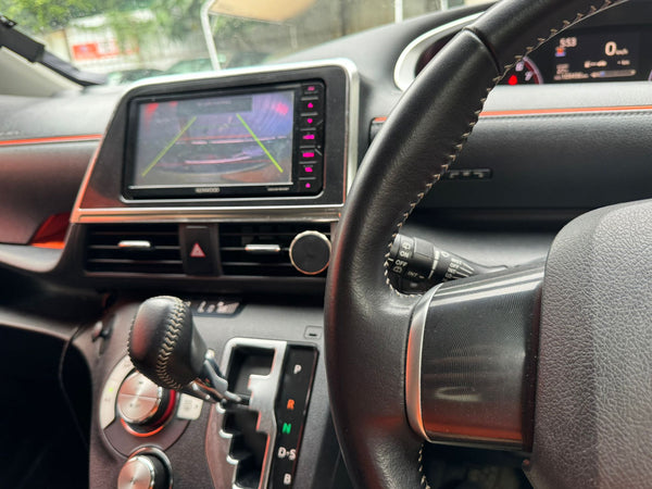 Toyota Sienta 2016