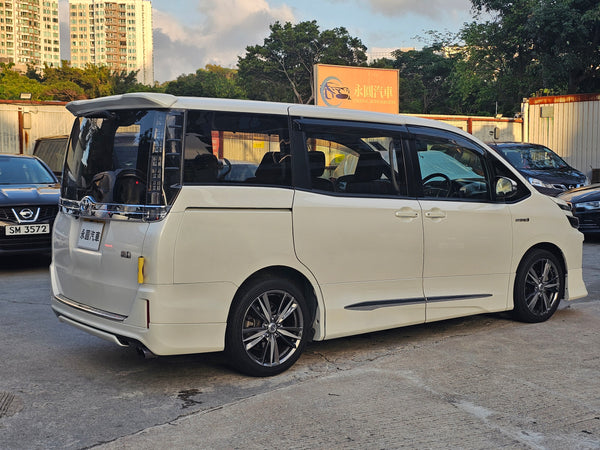 2014 Toyota Voxy Hybird