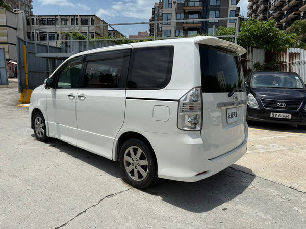 2009 Toyota Voxy