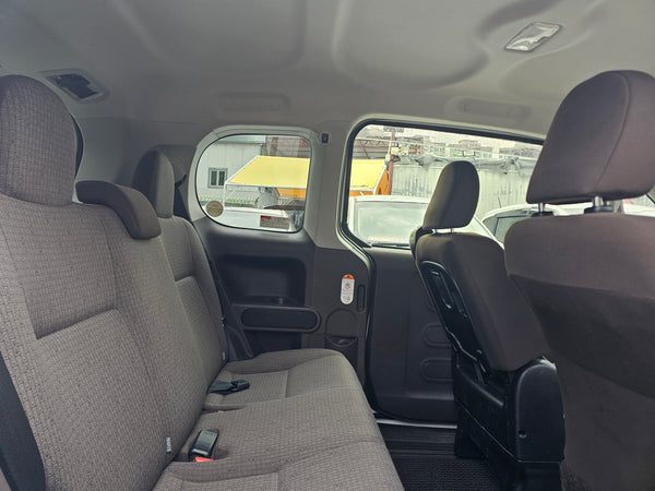 Toyota Spade 1.5 2015