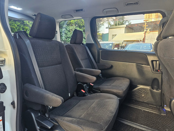 2014 Toyota Voxy Hybird