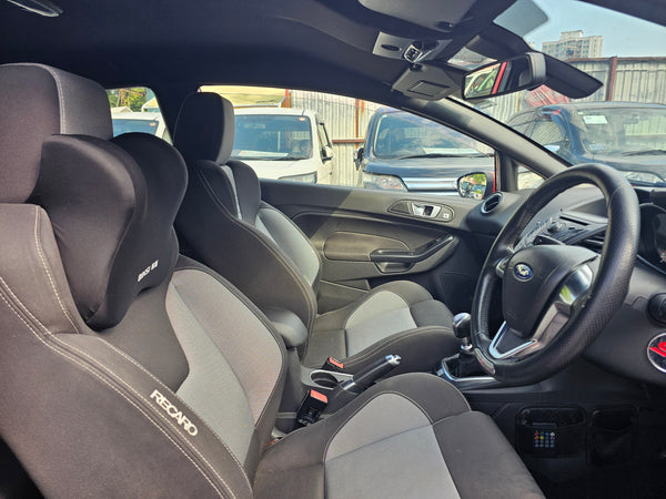 Ford Fiesta ST (MT)