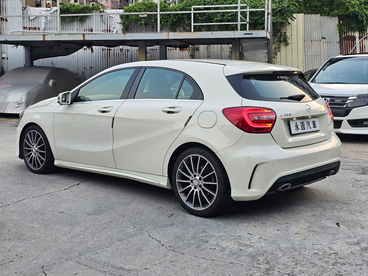 BENZ A200 2015